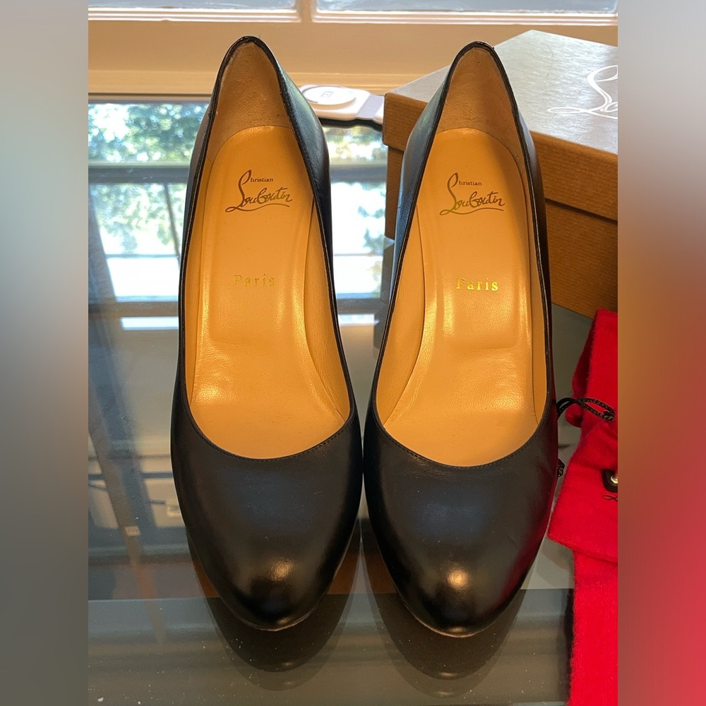 Christian Louboutin simple pump size 9.5